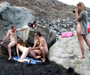 Groupsex and 3some on the beach,